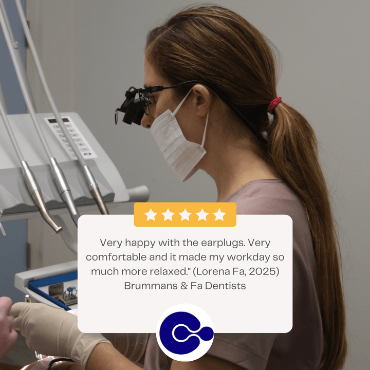 Left side profile of a woman in pink scrubs and a surgical mask and dental goggles. The caption shows 5 stars with the quotation "Very happy with the earplugs. Very comfortable and it made my workday so much more relaxed. (Lorena Fa, 2025) Brummans & Fa Dentists"
